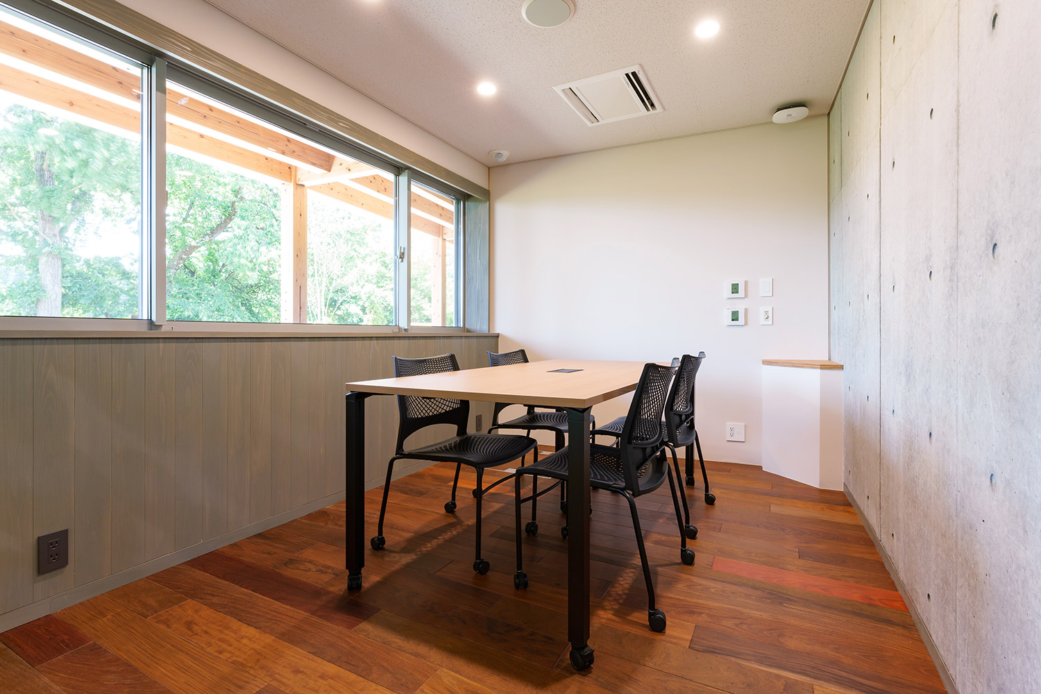 TRAS_ミーティングルーム