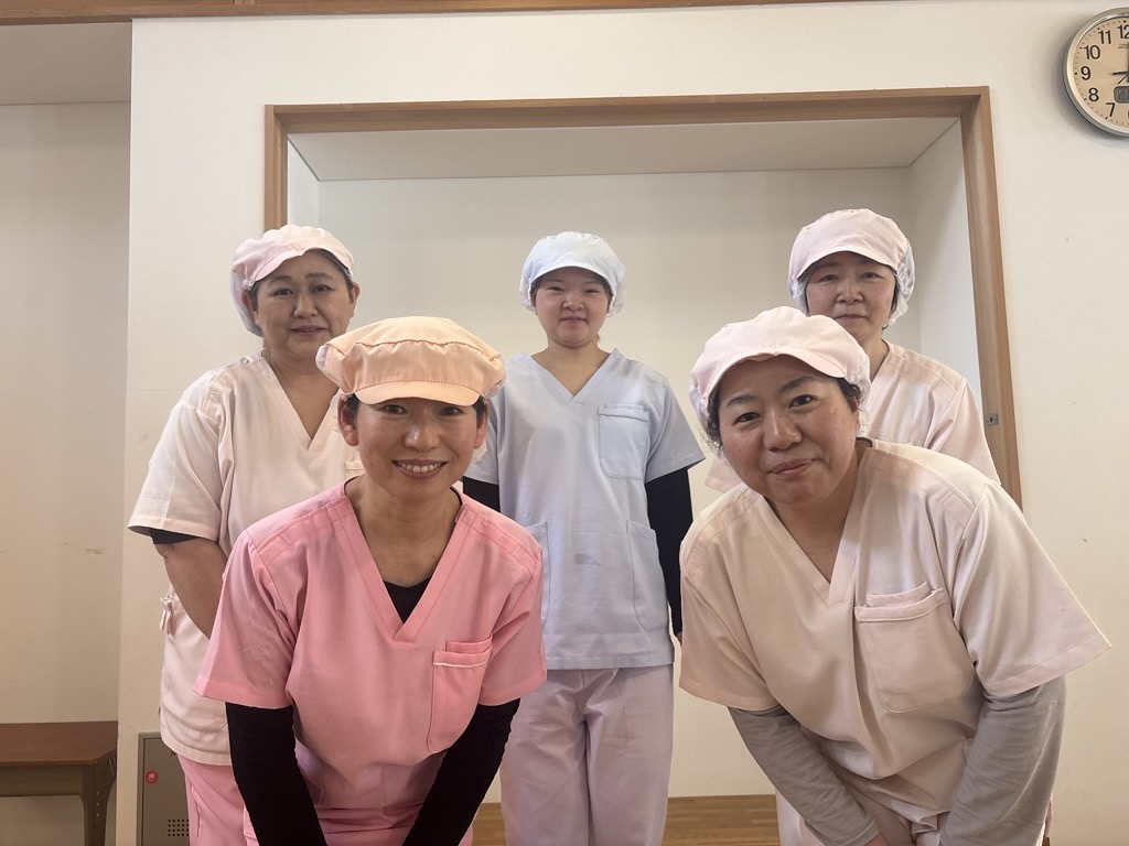西川小学校調理師
